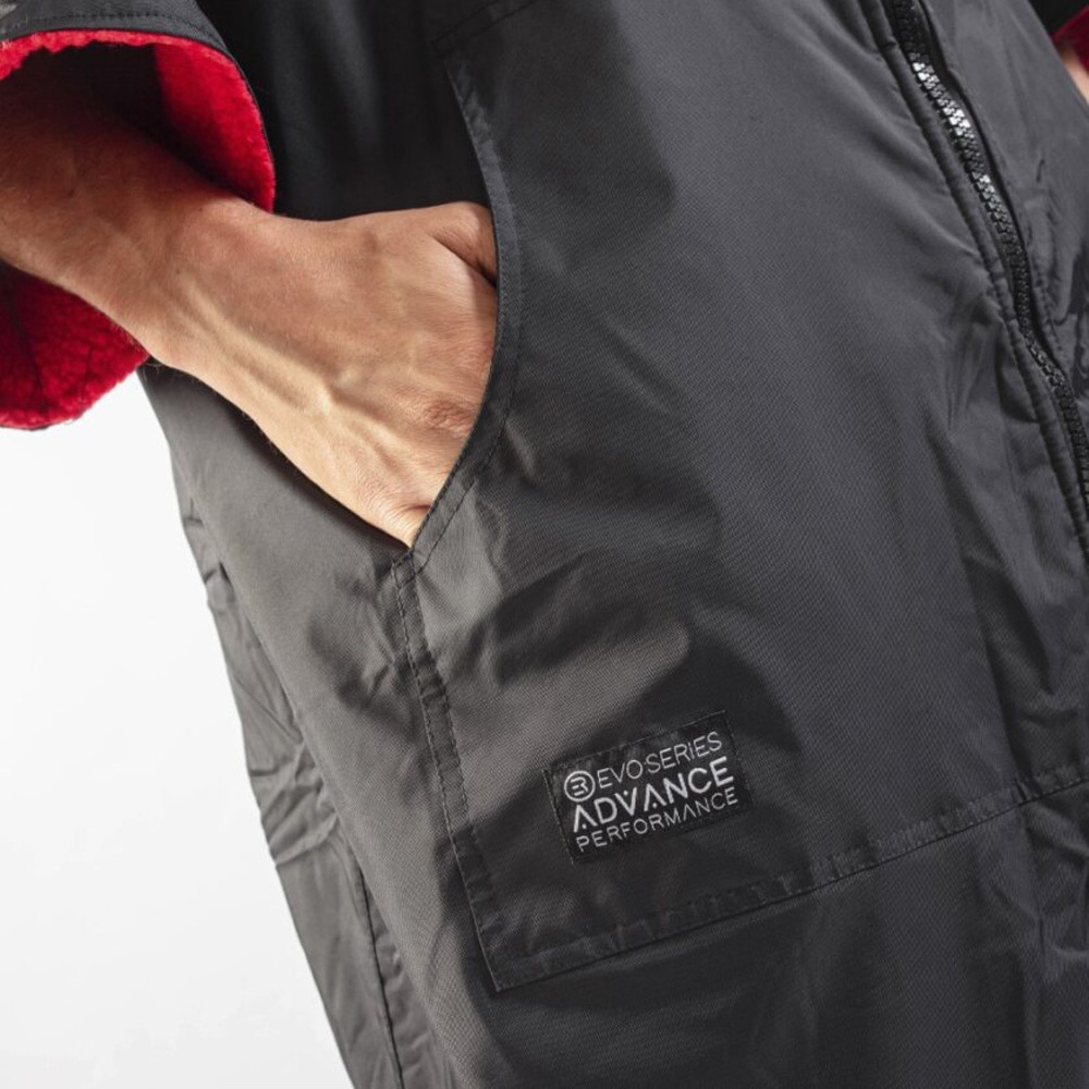 Gul Junior Evorobe Changing Robe AC0128-B6 - Black / Red